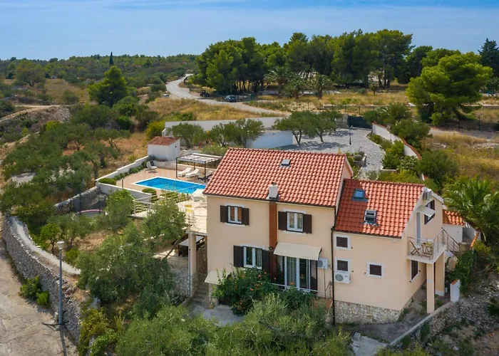 Villa Bravura *