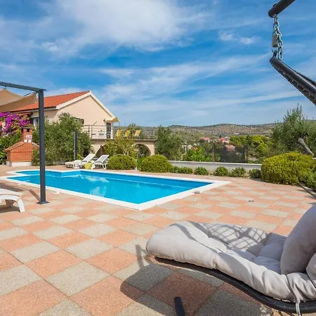 Villa Bravura