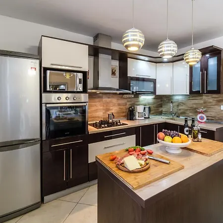 Bravura Milna Villa *