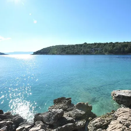 Bravura Milna Villa *