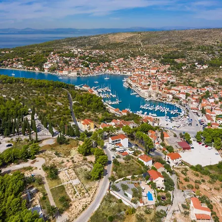 Bravura * Milna (Brac)