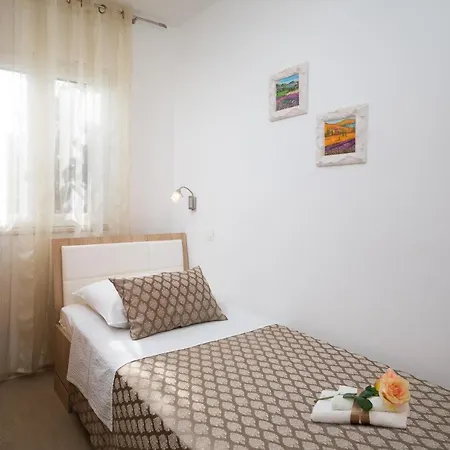 Bravura Milna Villa